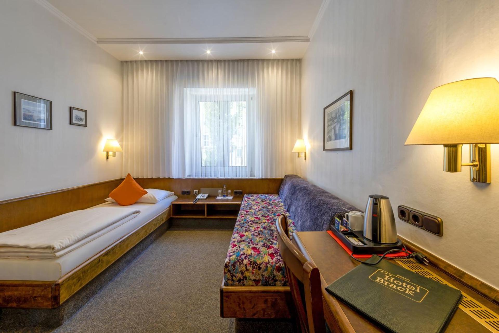 Twin Room,1610216824:JPEG