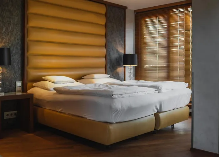 Yours Truly München